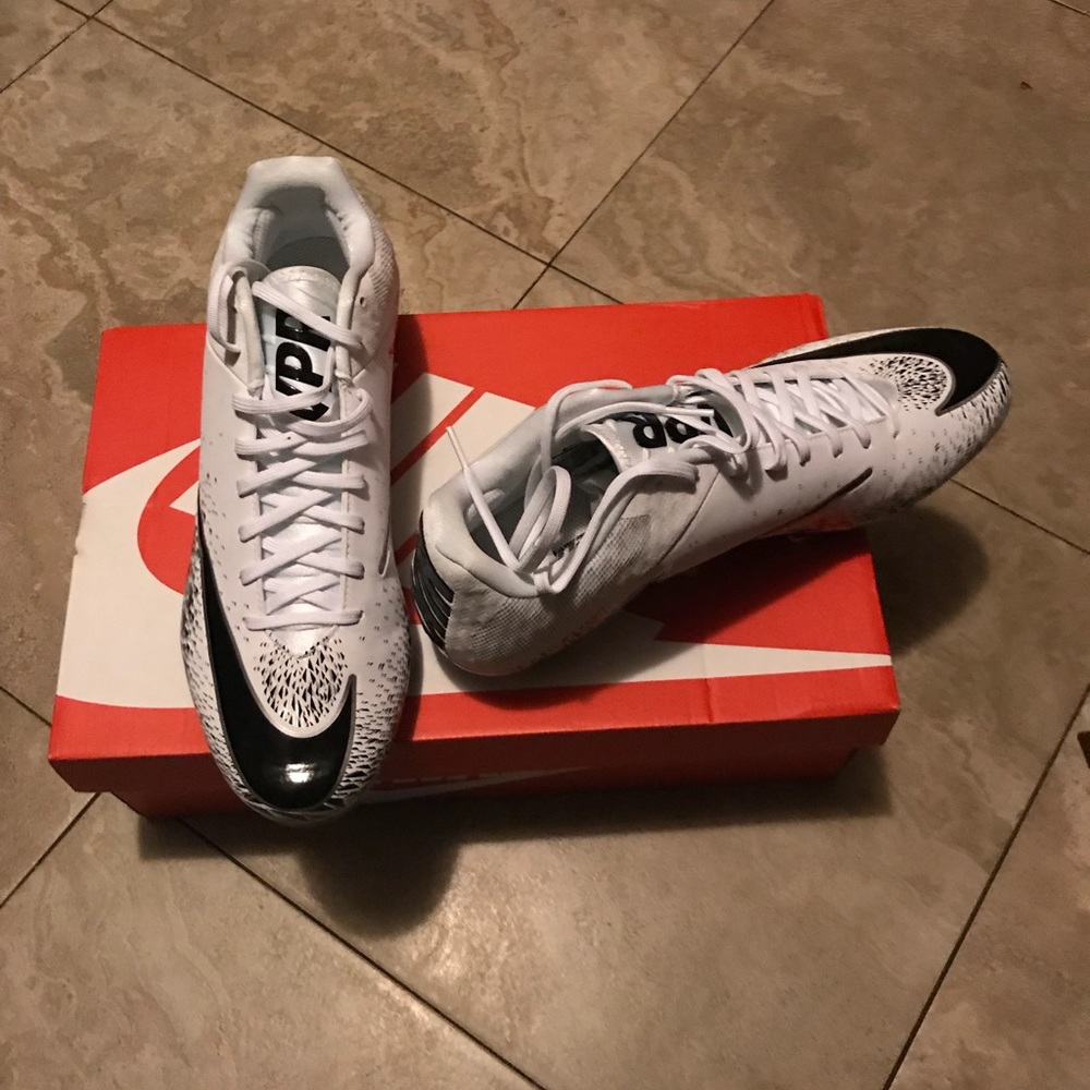 Cleats - Picture 7 of 8